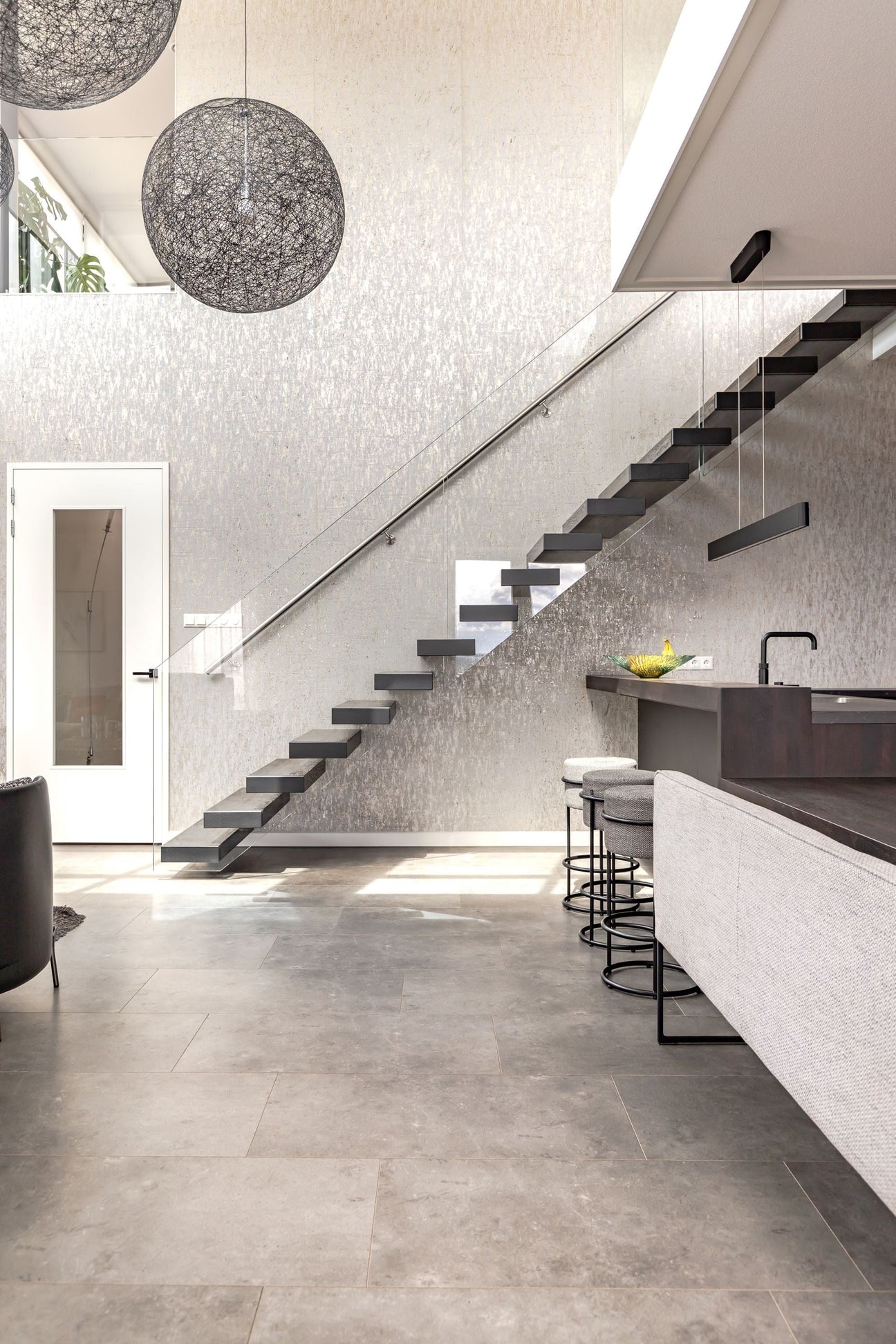Betonlook PVC: strak wonen zonder koud beton